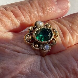 Vintage Avon Versailles Ring Faux emerald and pearls gold tone setting size 6